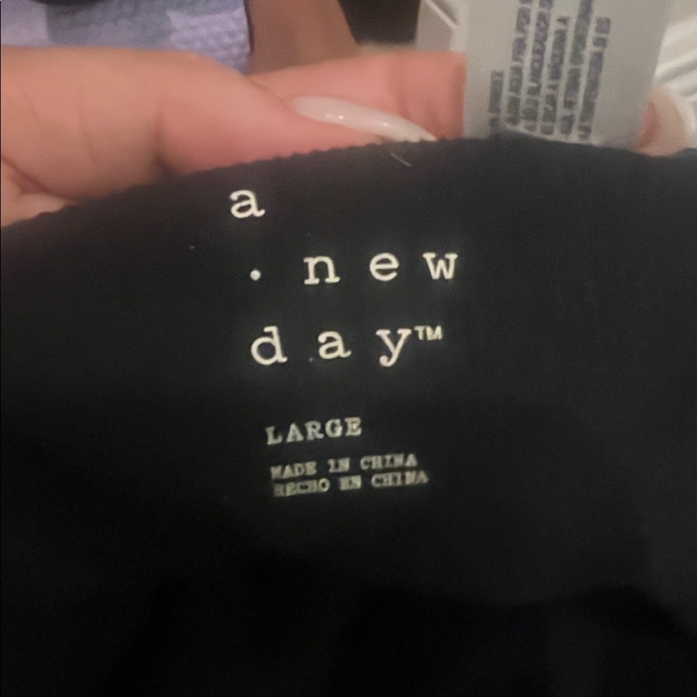 A new day stretchy nylon/spandex v neck long sleeve black top - Picture 4 of 4